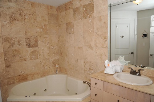 Sea Breeze 908 - Two Bedroom Apartment image 2